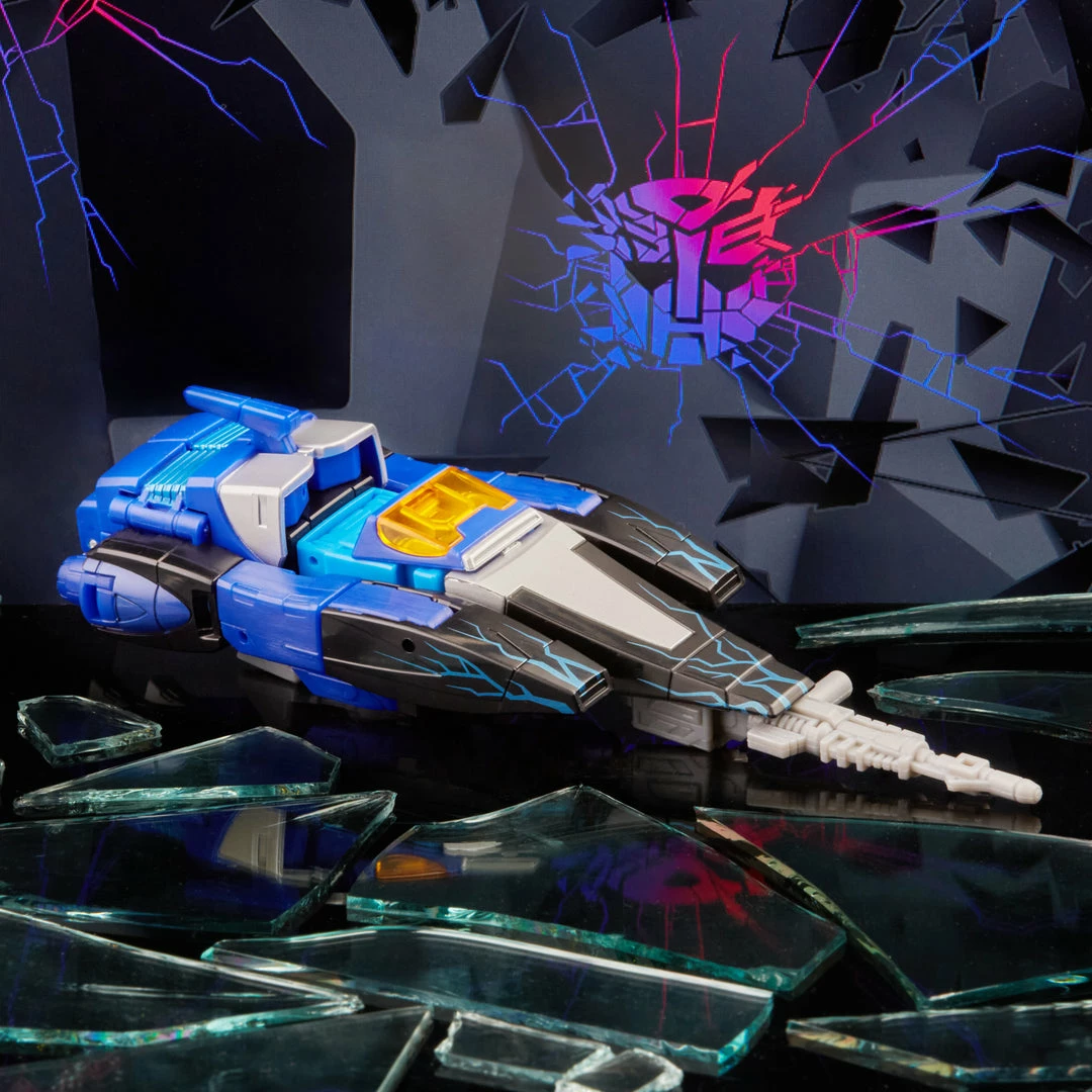Transformers Generations Shattered Glass Collection Blurr & IDWâs Shattered GlassâBlurr (Exclusive Hasbro Pulse UV Foil Variant Cover)