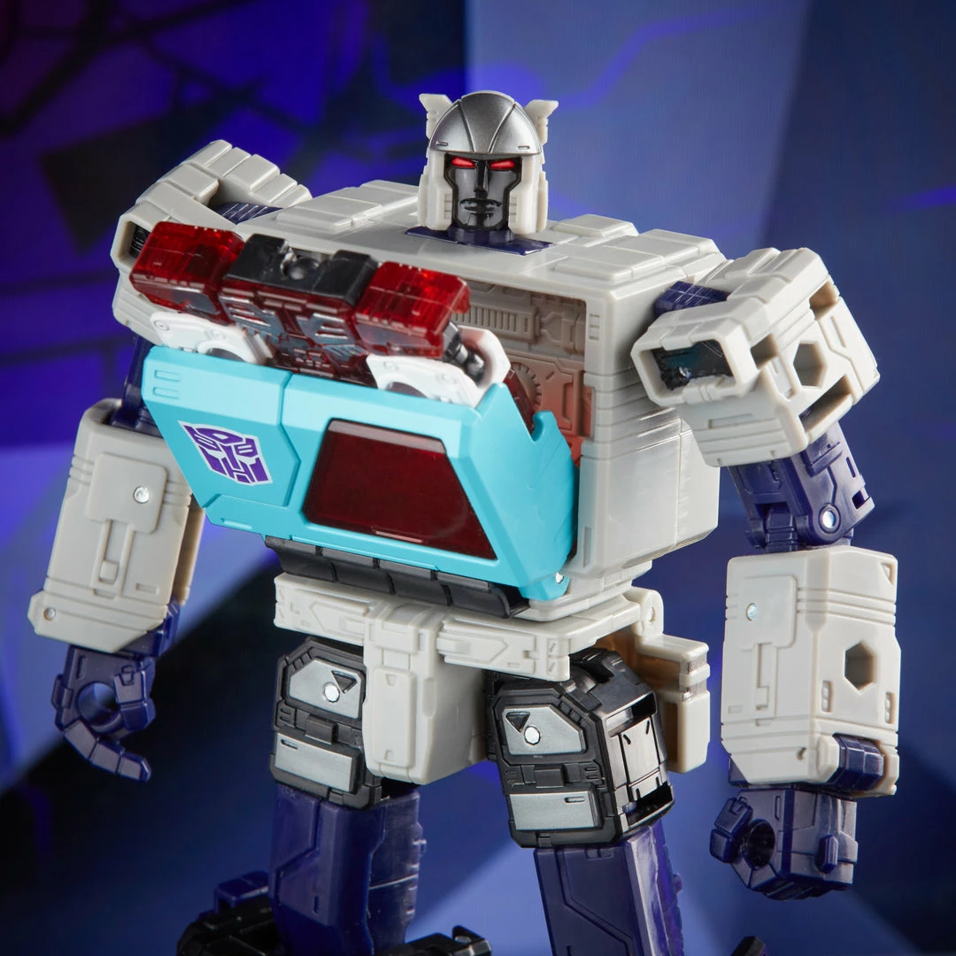 Transformers Generations Shattered Glass Collection Autobot Blaster & IDW’s Shattered Glass -- Blaster (Exclusive Hasbro Pulse Variant Cover) New